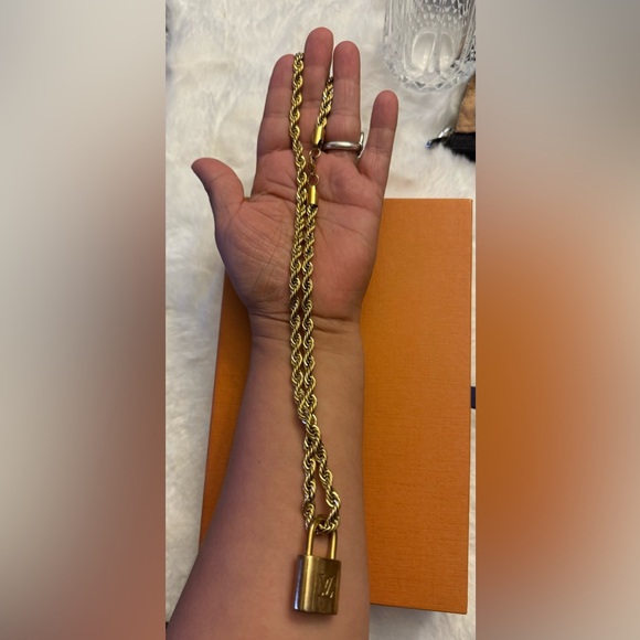 LOUIS VUITTON Lock #332 and chain- NO key - Picture 3 of 4